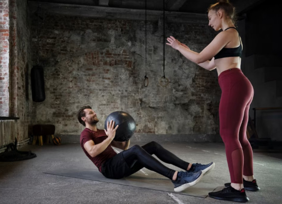 pareja haciendo entrenamiento funcional