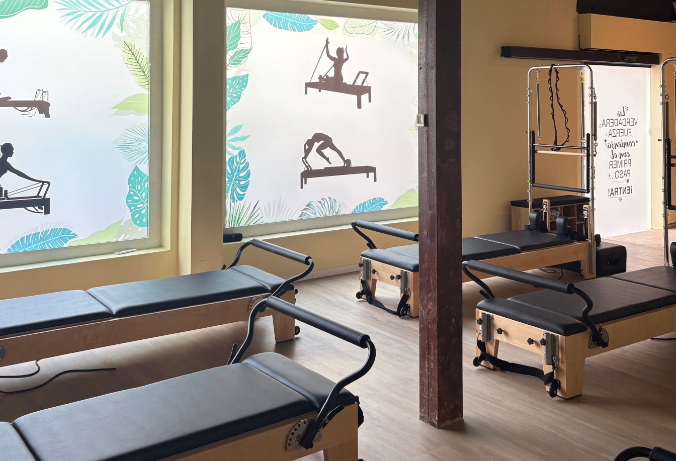 sala de pilates con maquinas de b-move